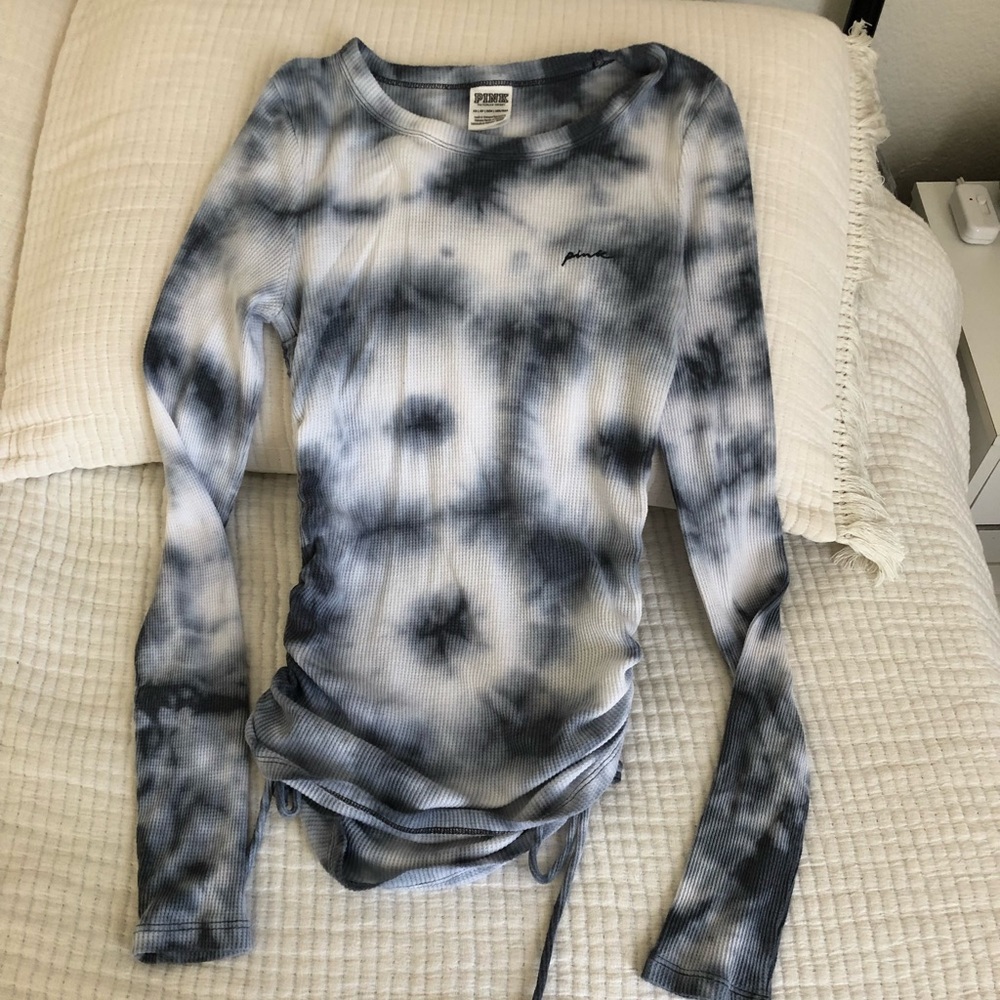 VS Pink ruched side long sleeve tie dye top. XS